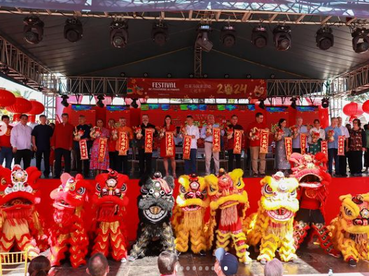 corte-de-cinta-de-el-festival-de-la-primavera-del-ano-nuevo-chino-del-2024-dragon-de-madera