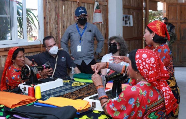 se-inaugura-el-primer-festival-de-mola-34yala-burba-mola-iba34