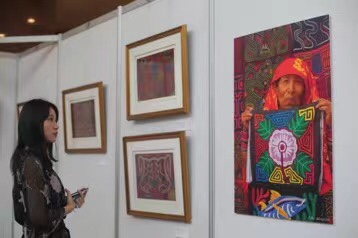 primera-muestra-de-molas-panamenas-en-china
